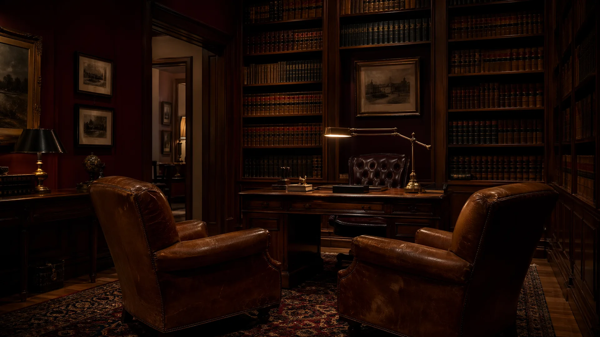 Klassieke advocatenkantoor-bibliotheek met leren fauteuils, boekenkast en bureaulamp